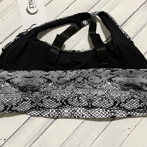 Women’s ZYIA Active Cobra Metallic Sports bra size medium NWT - Picture 2 of 4